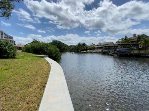 88 Eastwinds Ct, Palm Harbor, FL 34683-1310