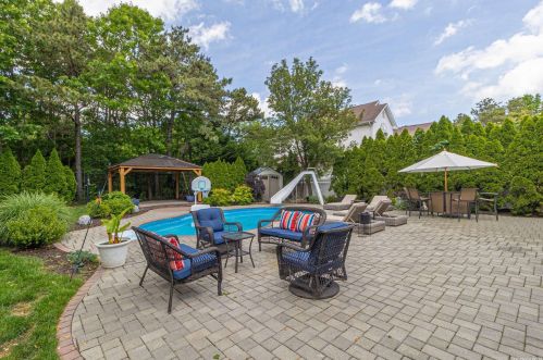 7 Forsythia Ct, Holtsville, NY 11742-2532