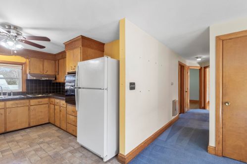 1 Cole St, Salem NH  03079-3931 exterior