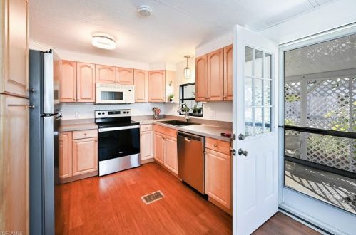 40 Le Mans Dr, Naples, FL 34112-9126