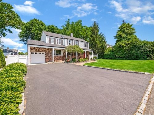 199 Lexington St, Westbury, NY 11590-2939