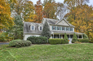 56 Four Oaks Dr, Pequea, PA 17565-9611