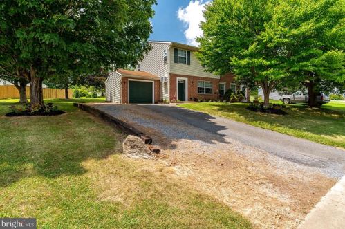 1588 Manor Blvd, Lancaster, PA 17603-9402