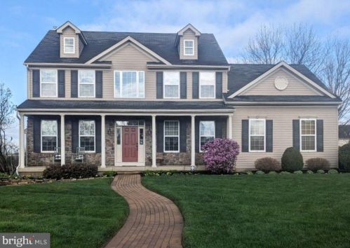 720 Green Meadow Dr, Douglassville, PA 19518-1346