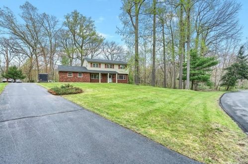 17 Sterling Forest Ln, Airmont, NY 10901-3417