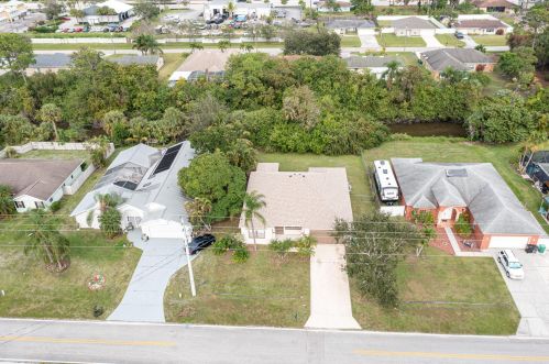 147 Glenwood Dr, Fort Pierce, FL 34984-5034