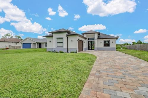 3765 39th Ave, Naples, FL 34120-7545