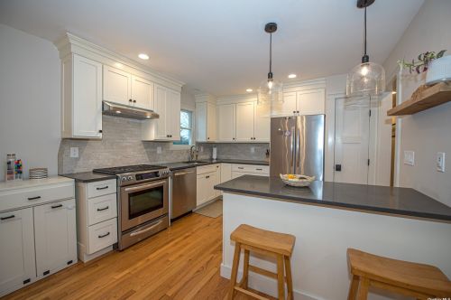 5 Edgewood Ave, Huntington Station, NY 11746-6936