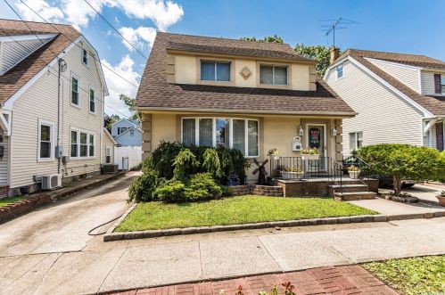 166 Park Ave, Williston Park, NY 11596-1130