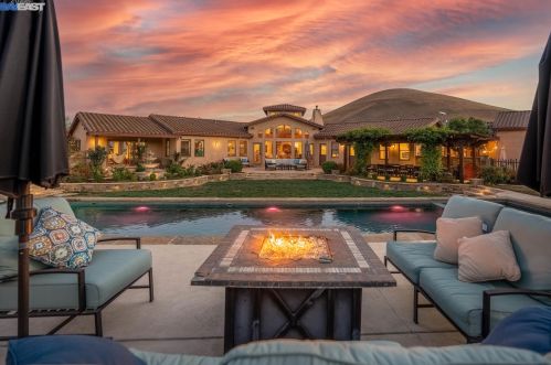 1080 Victorine Rd, Livermore CA  94551-6635 exterior