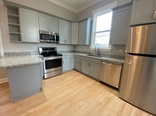 1312 Sealy St, Galveston, TX 77550-5052