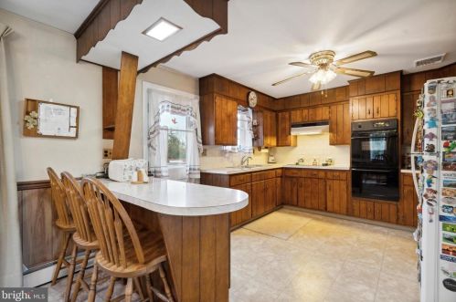 1822 Old Sumneytown Pike, Harleysville PA  19438-1129 exterior