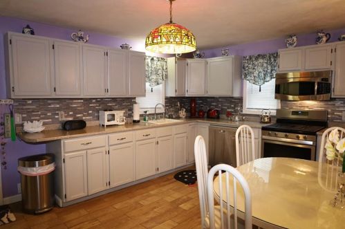 327 Atlantic Ave, Warwick RI  02888-2062 exterior