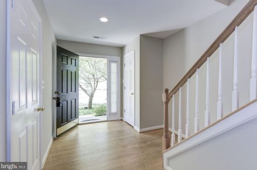 2432 Clover Field Cir, Herndon VA  20171-4325 exterior