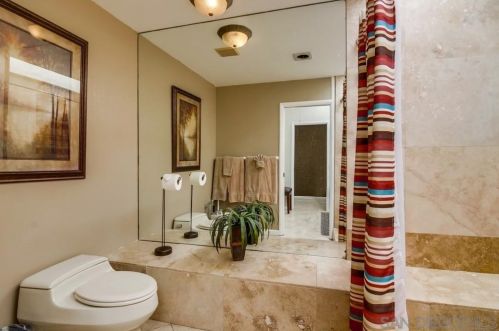 4111 Bayard St, San Diego CA 92109-4039 exterior