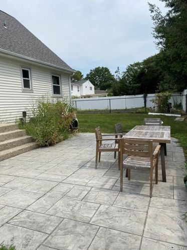 2 Ridgeview Pl, Mount Sinai NY  11766-1720 exterior