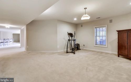 19228 Charandy Dr, Leesburg VA 20175-7215 exterior