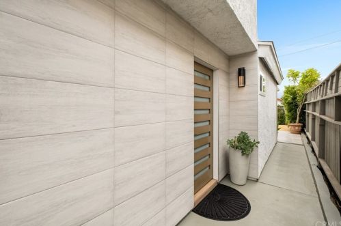 1015 Alabama St, Huntington Beach, CA 92648-3513
