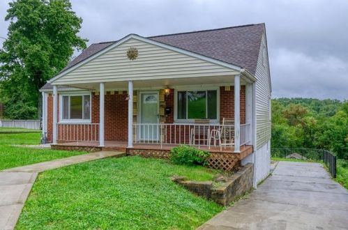 1645 Loretta Dr, Pittsburgh, PA 15235-2325