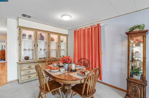 207 Regency Ct, Santa Rosa CA  95401-6730 exterior