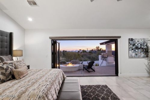 1439 Echo Ln, Phoenix AZ  85020-3831 exterior