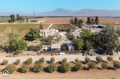 15414 Cuda Dr, Bakersfield CA  93307-9279 exterior