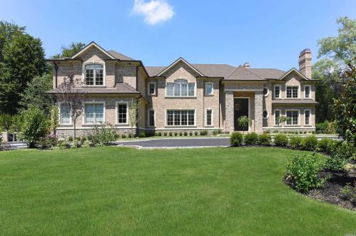 8 Wakefield Dr, Muttontown, NY 11545-3015