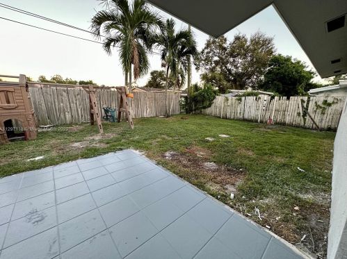 2231 57th Way, Hollywood FL  33021-3828 exterior