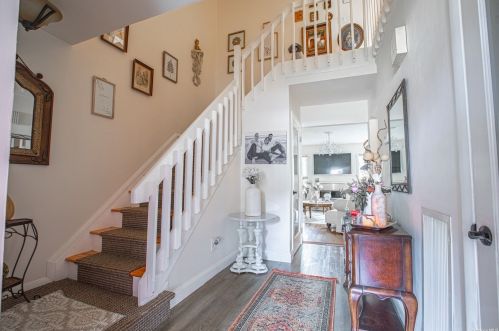 30 Cedar Ridge Ln, Bayshore, NY 11706-8850