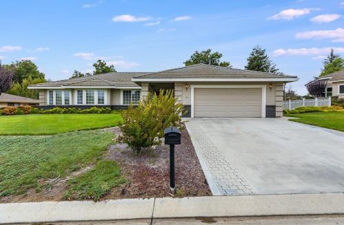 625 Ridgemark Dr, Hollister, CA 95023-6422