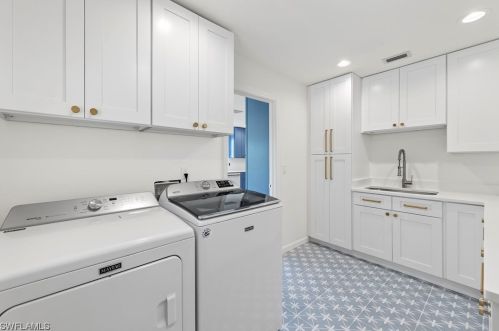 9393 Peaceful Dr, Sanibel FL  33957-4238 exterior