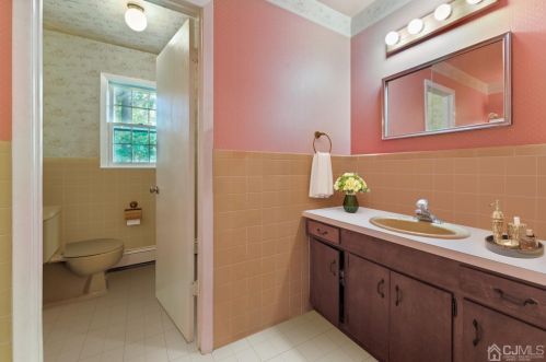 19 Allens Corner Rd, Flemington NJ  08822-5620 exterior