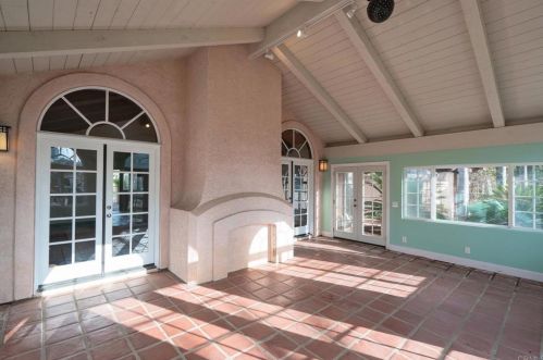 1129 Sugarbush Dr, Vista CA  92084-6605 exterior