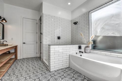 6434 12 St, Phoenix AZ 85086-4804 exterior