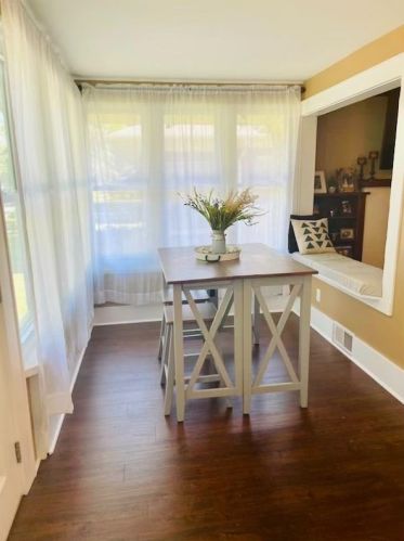907 Lincoln St, Hobart, IN 46342-5203
