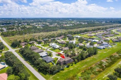 5811 Blue Bonnet Ct, Fort Pierce FL  34986-4186 exterior