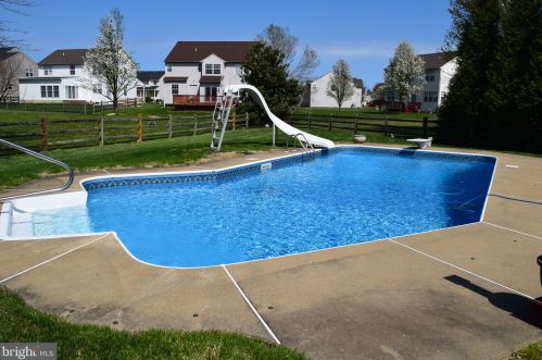 5 Iris Cir, Bear, DE 19701-6326