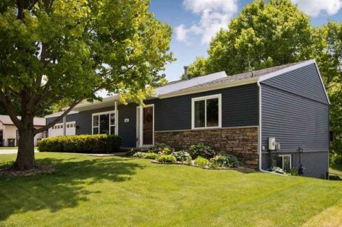 192 Columbia Dr, Iowa City, IA 52245-3700