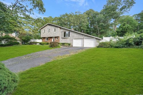 37 Carldon Ln, Hauppauge, NY 11788-3027