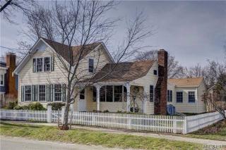 425 King St, Orient Point, NY 11957-1218