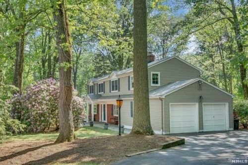 2 Terkuile Rd, Montvale, NJ 07645-1217