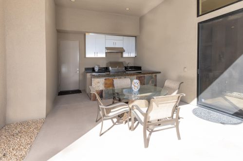 29 Sun Ridge Cir, Rancho Mirage CA  92270-2641 exterior