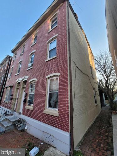 228 Oak St, Norristown, PA 19401-4045