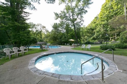 11 Greenhaven Rd, Tompkins Corners NY  10579-3303 exterior