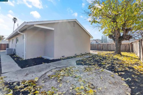 3877 Village Rd, Concord CA  94519-1139 exterior