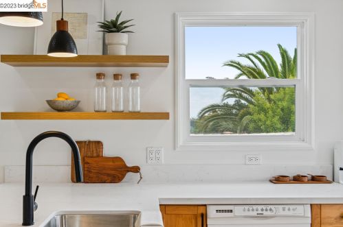 4817 Brookdale Ave, Oakland CA  94619-2510 exterior