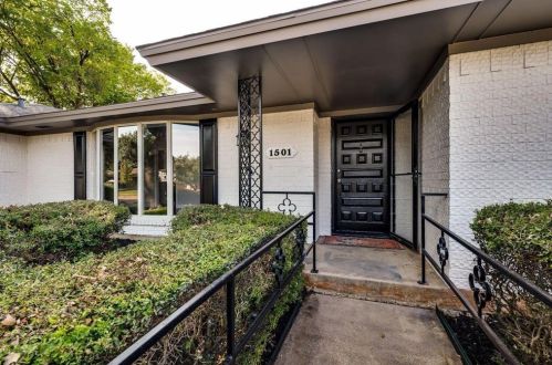 1501 Westridge Dr, Plano TX  75075-8570 exterior