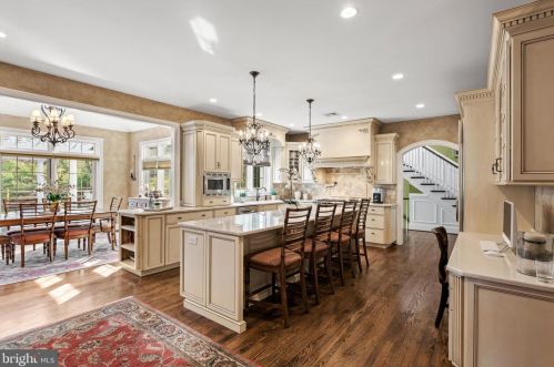 466 Black Swan Ln, Berwyn PA  19312-1908 exterior