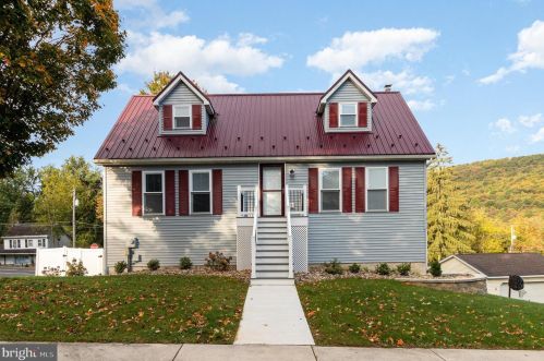 12 Liberty Dr, Mount Holly Springs, PA 17065-1022