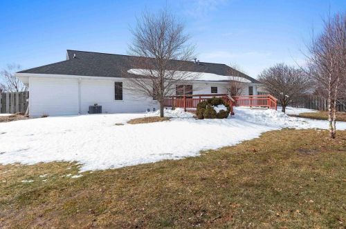 488 Windrose Ct, Green Bay, WI 54311-7587